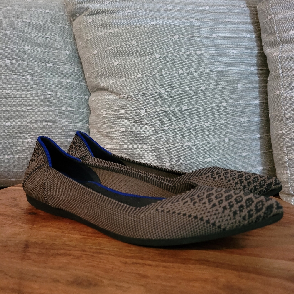 Rothys Retired Walnut Python Point Flats Sz 7 - image 1